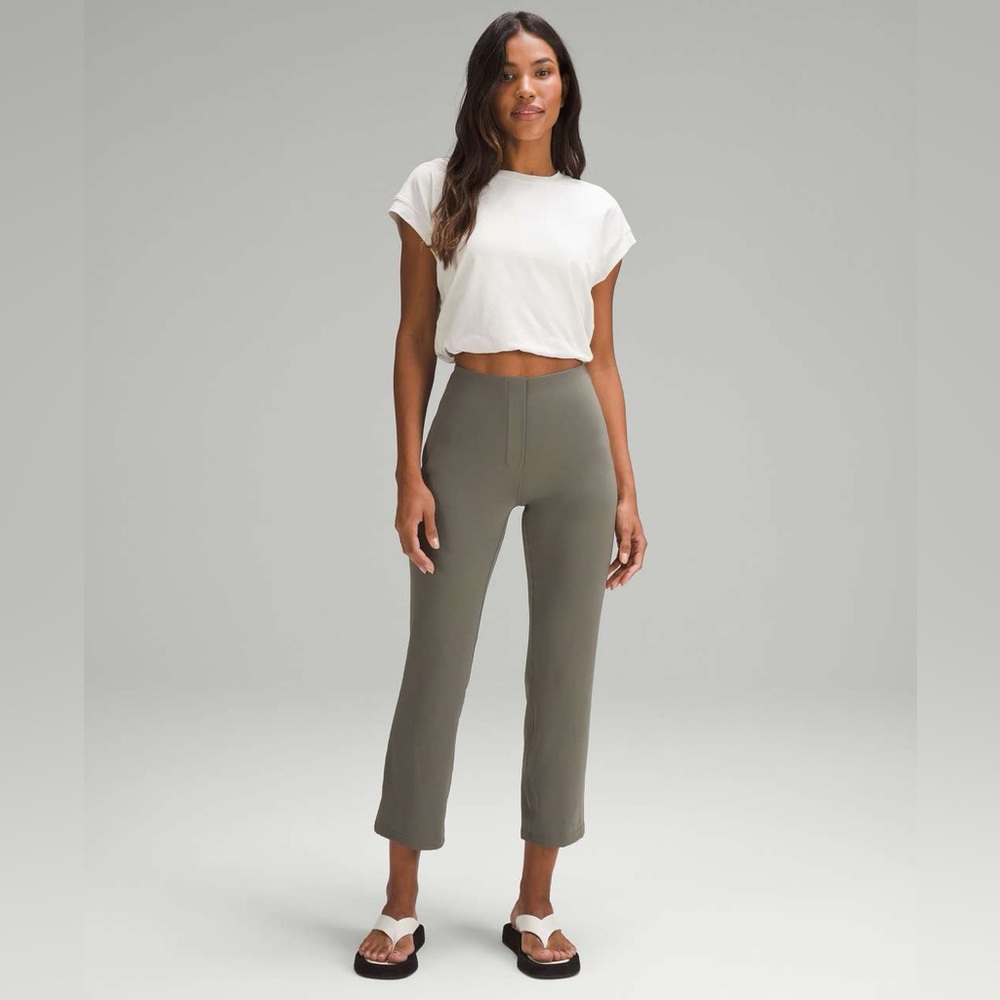 Lululemon Smooth Fit Pull-On High-Rise
Cropped Pant - Grey Sage